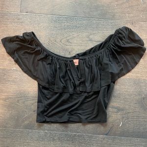 East n West Label Crop Top